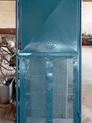 Storage door like new, galvanized painted metal, with frame 2.16x0.935m