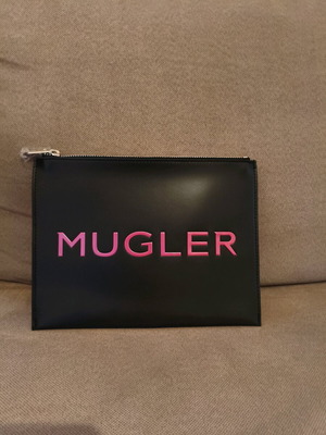 Women’s toiletry bag like new, black and pink