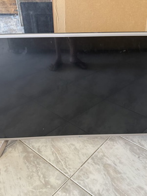 LG τηλεόραση 43" μεταχειρισμένη για ανταλλακτικά με σπασμένη οθόνη και back light