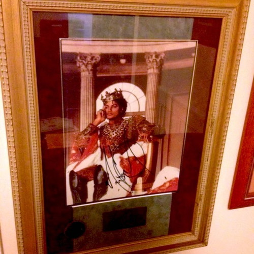 Autograph collection used, largest in Greece