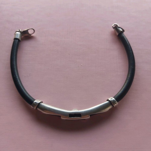 Silver bracelet used with rubber and geometric designs