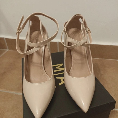 Mia beige patent leather pumps with ankle strap, like new, size 37