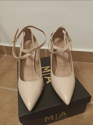 Mia beige patent leather pumps with ankle strap, like new, size 37