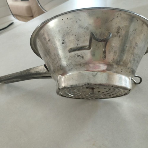 Vintage Passe-Légumes Vegetable Grinder ALG used, red handle