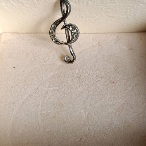 Silver Treble Clef Pendant like new with sparkling rhinestones