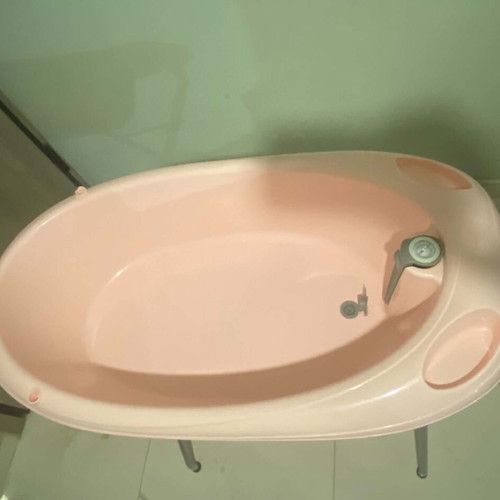 Bebe Stars baby bath with thermometer and stand like new