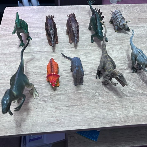 Dinosaur figures like new, collection of 27 pieces
