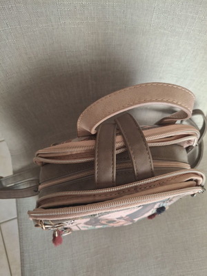 Anekke backpack with three compartments and back pocket