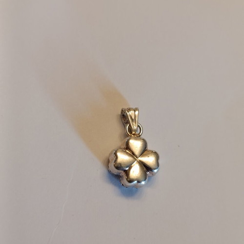 Discreet 925 Silver Cross pendant like new
