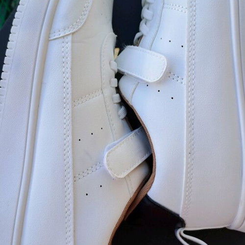 Athletic shoes like new, white with brown details, size 38