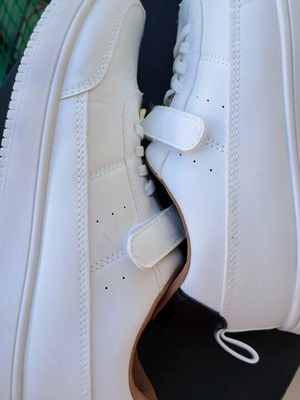 Athletic shoes like new, white with brown details, size 38