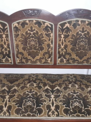 Old furniture like new, 4 chairs and 1 small sofa