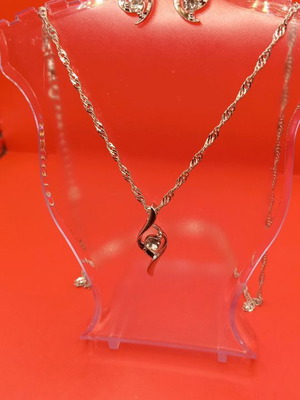 Necklace and earrings set new, very elegant