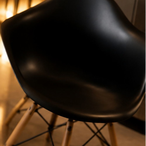 Designer Scandinavian Chair set of 6, black matte with wooden legs, like new