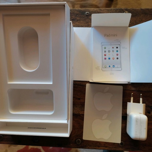 iPad mini 4 16GB rose gold like new