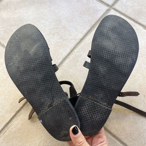 Leather sandals used, size 40, with old but functional buckle