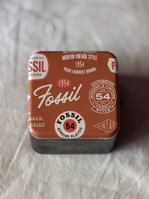 Fossil metal tin watch box like new, 1954 design