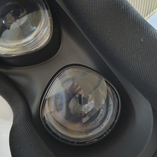 Meta Quest 3S 256GB VR headset like new