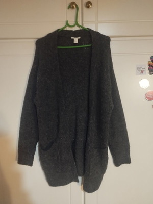 H&M gray cardigan like new, size S with loose fit