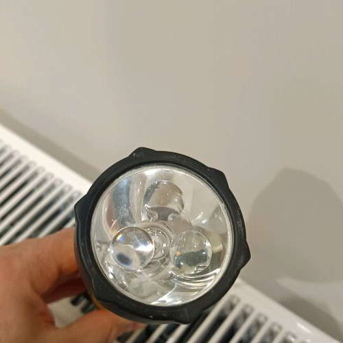 Sunlight Led flashlight with fresh alkaline D batteries new