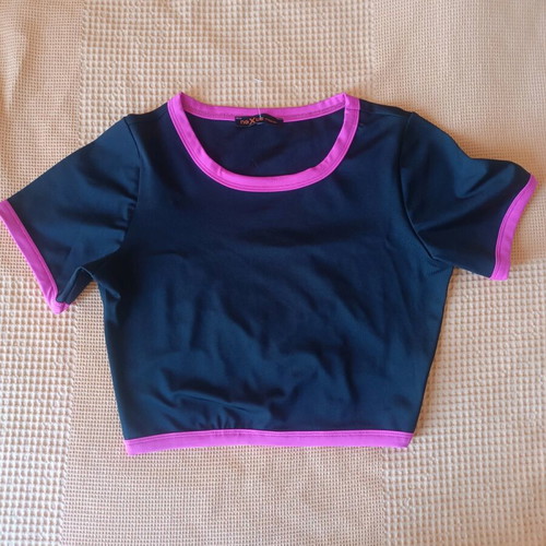 Short sleeve top new, size medium, black with fuchsia details