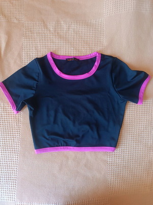 Short sleeve top new, size medium, black with fuchsia details