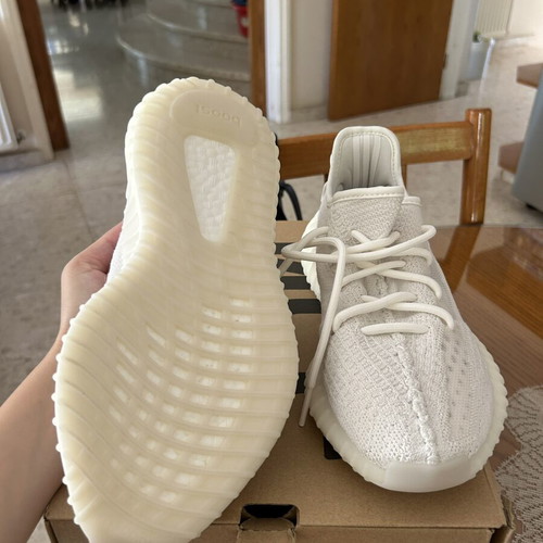 Yeezy Boost 350 v2 Bone sneakers new