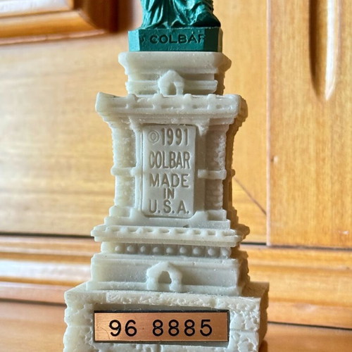Vintage Statue of Liberty Colbar 1991 like new, collectible