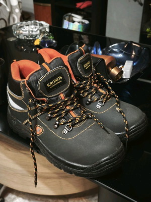 Kronos safety shoes size 40 new