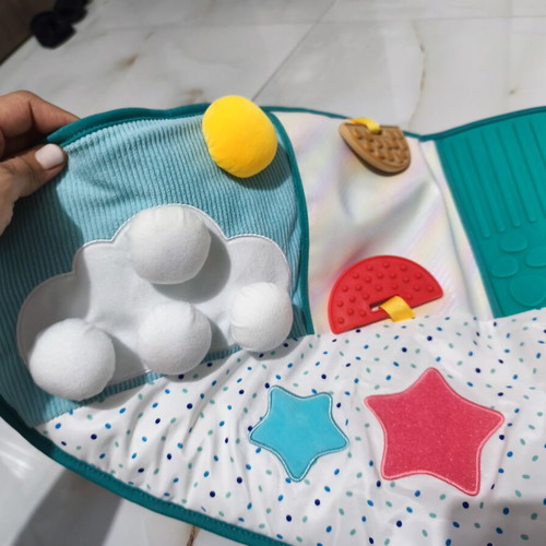 Sofie la Girafe Activity Mat like new