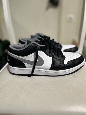 Nike Air Jordan 1 Low Μαύρο/Γκρι/Άσπρο AJ1 σαν καινούργιο, μέγεθος 43