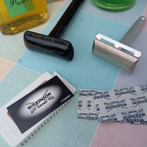 Traditional shaving set with Gillette Blue Blade and vintage colognes