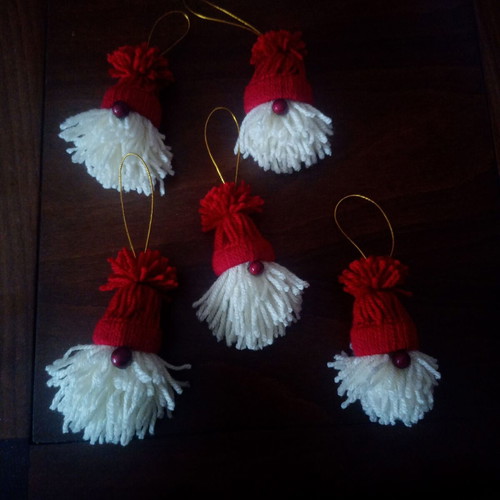 Set of 5 Christmas gnomes made of knitted wool like new