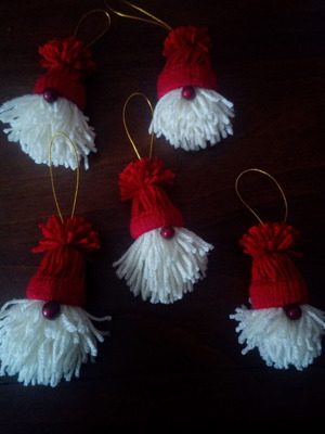 Set of 5 Christmas gnomes made of knitted wool like new