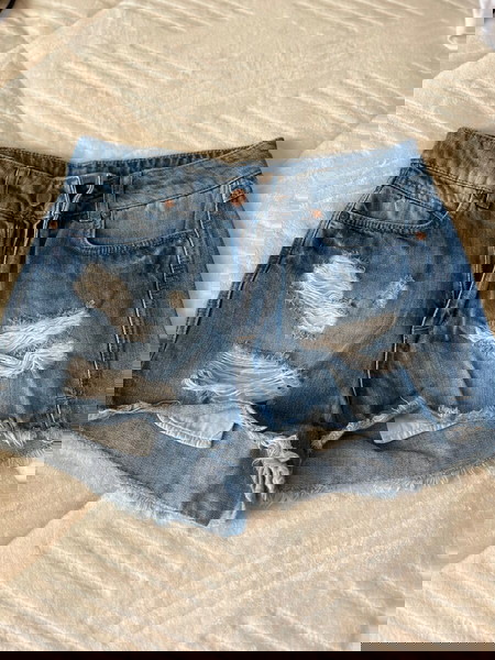 Τζιν σορτσάκι με σκισιματα size 25