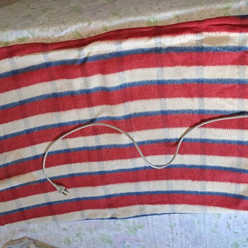 Electronic blanket used vintage, dimensions 1.57x0.60
