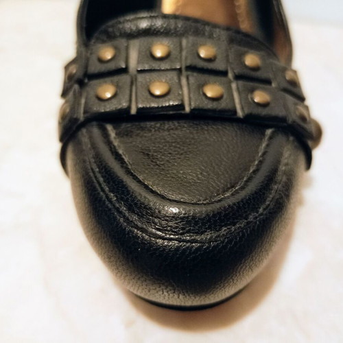 Nine West leather black pumps with gold details used