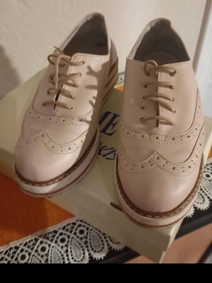 Women's Oxford zizel like new, size 37, beige