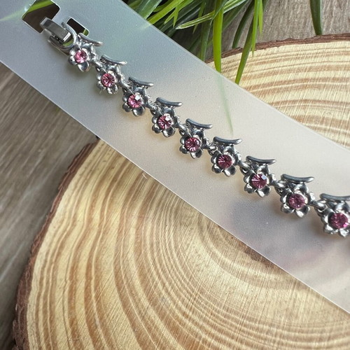 Bracelet new with flower details white and pink