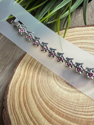 Bracelet new with flower details white and pink