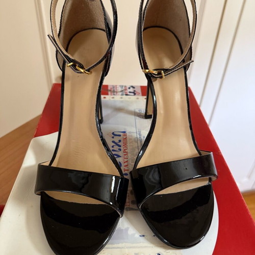 Nak black patent leather high-heeled sandals like new, size 38