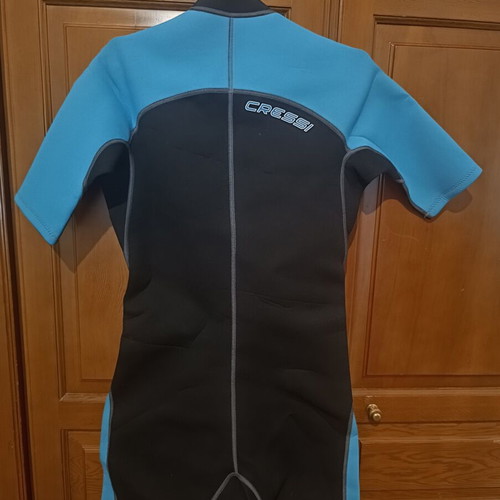 Cressi 2mm swimming suit like new