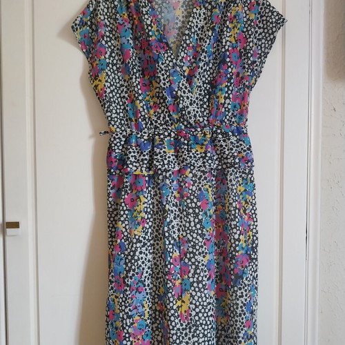 Authentic 80's midi dress with lining, elastic waist, like new, multicolor