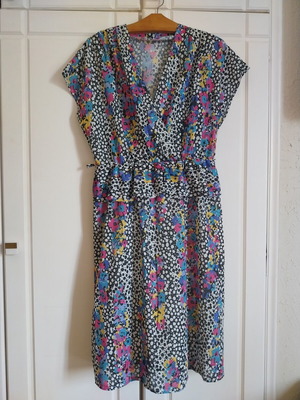 Authentic 80's midi dress with lining, elastic waist, like new, multicolor