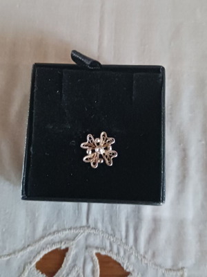 Silver earring like new with Malta symbol single