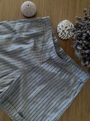 Philosophy shorts with gold stripe, grey