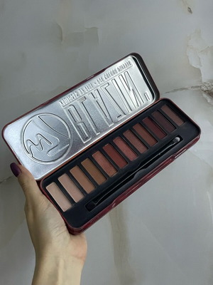 W7 Cosmetics Blazin’ παλέτα σκιών σαν καινούργια, ουδέτερες αποχρώσεις