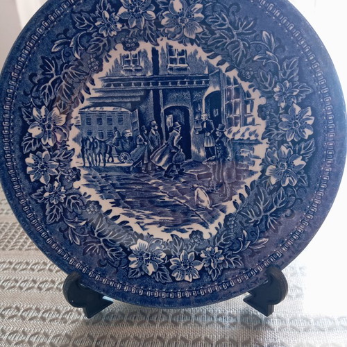 Vintage English plates set of 3 like new