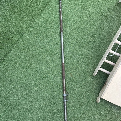 Weightlifting barbell