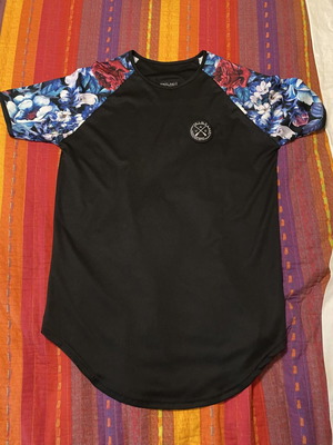 Vinyl Art t-shirt like new, size M, black